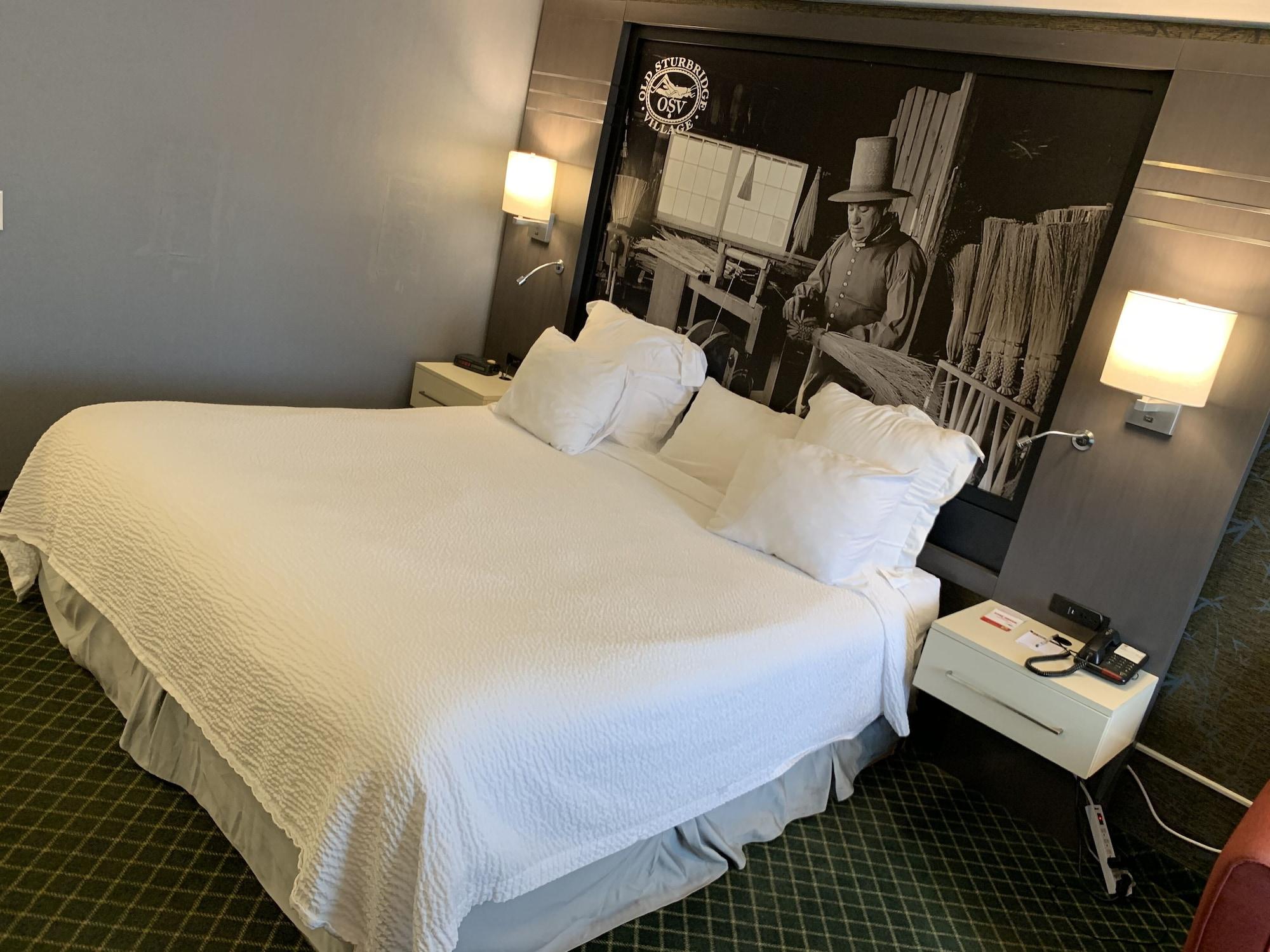 Super 8 By Wyndham Sturbridge Hotel Exterior photo