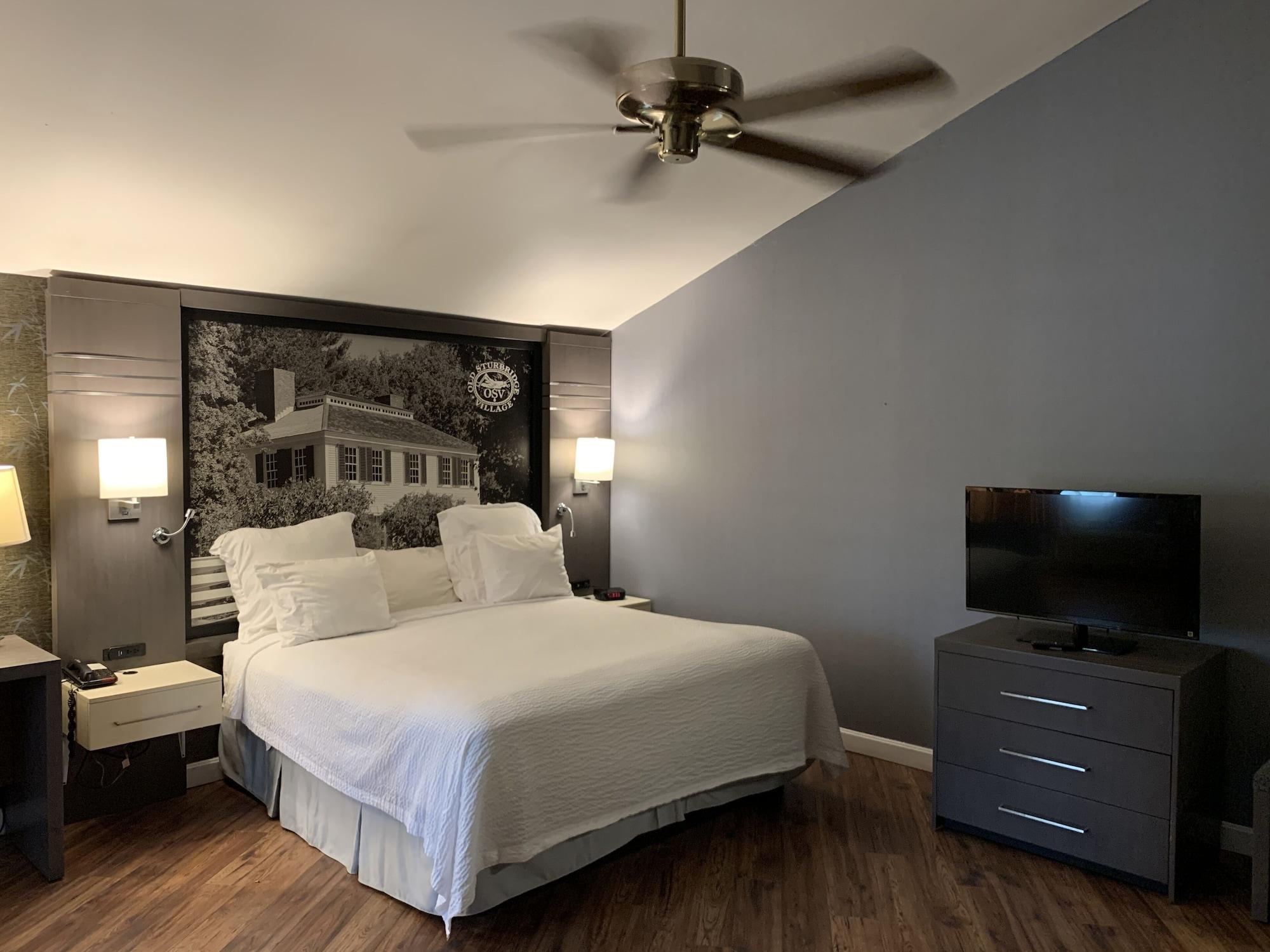 Super 8 By Wyndham Sturbridge Hotel Exterior photo