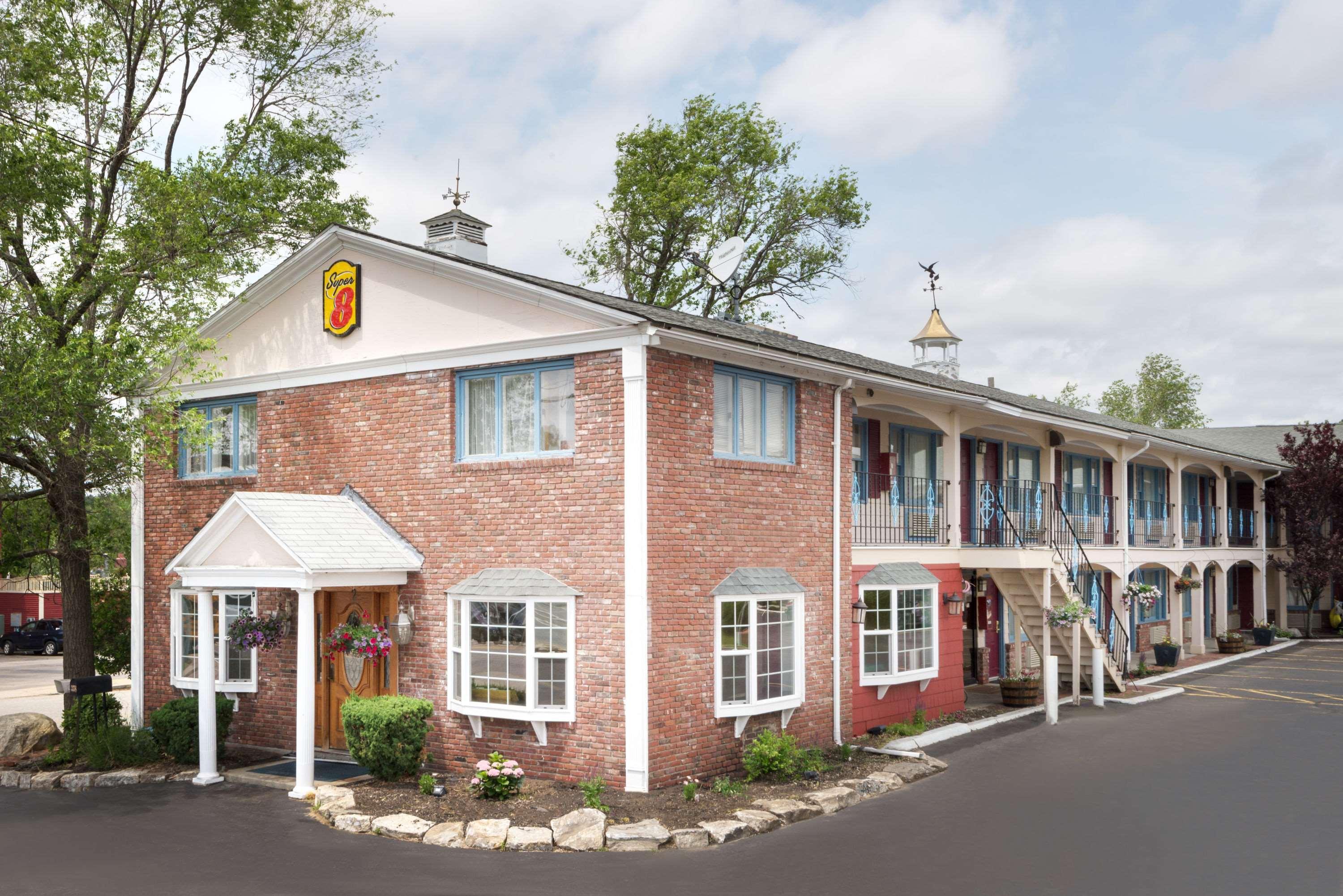 Super 8 By Wyndham Sturbridge Hotel Exterior photo