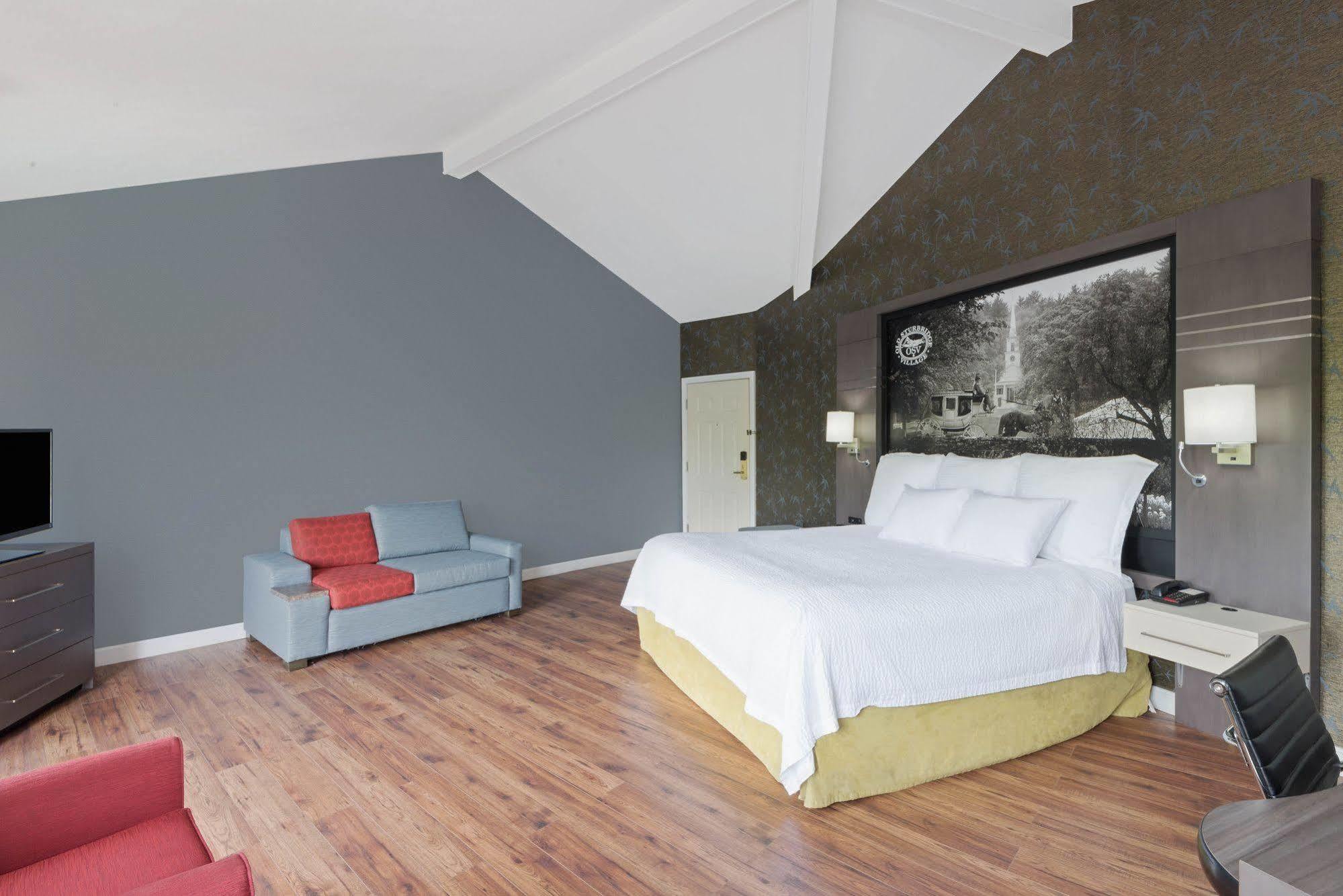 Super 8 By Wyndham Sturbridge Hotel Exterior photo